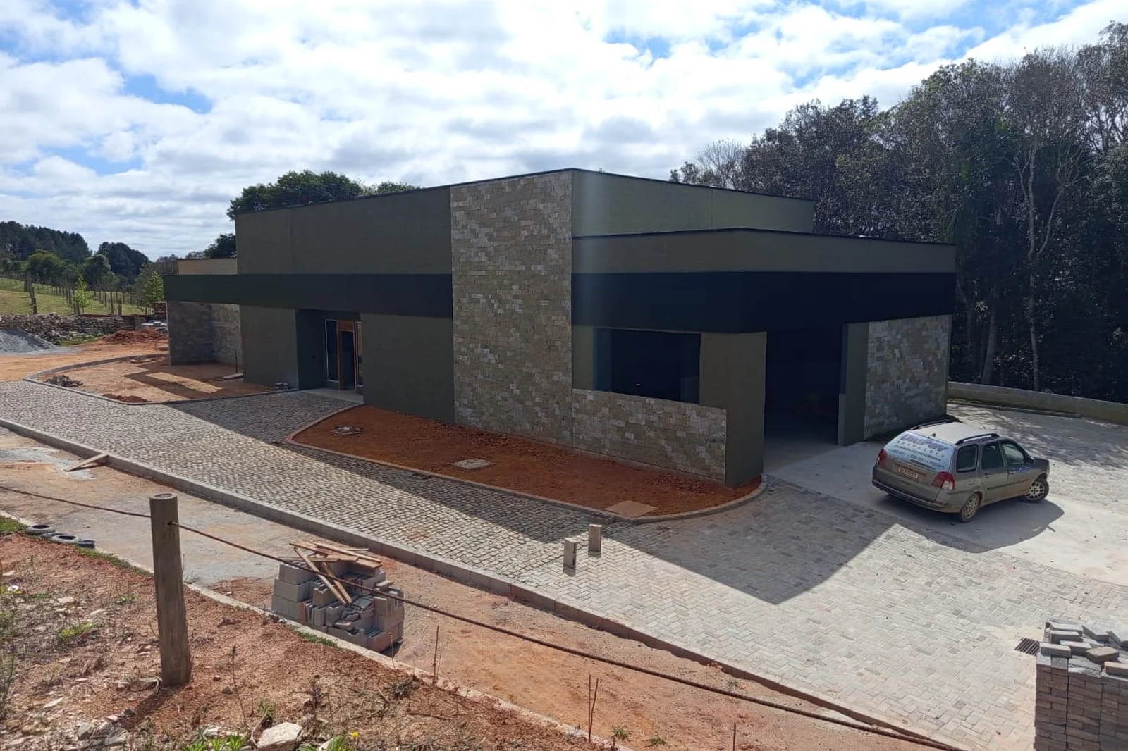 Residência e área integrada — imagem 1 da obra